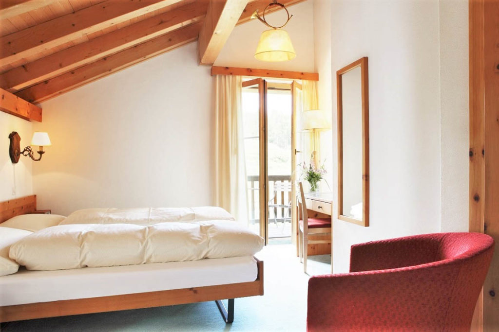 Hotel-Chesa-Pool-Zimmer